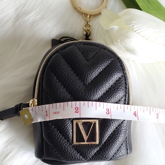 VICTORIA'S SECRET BACKPACK KEYCHAIN - Picture 4 of 6